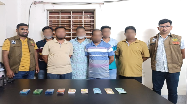 আরএমপি ডিবি’র অভিযানে ৬ জুয়াড়ি গ্রেপ্তার; জুয়ার সরঞ্জামাদি উদ্ধার