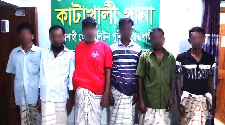 আরএমপি’র কাটখালী থানার অভিযানে ৬ জুয়াড়ি গ্রেপ্তার; জুয়ার সরঞ্জামাদি উদ্ধার