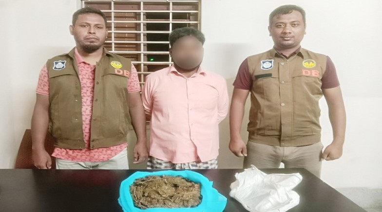 আরএমপি’র ডিবি পুলিশের অভিযানে ১কেজি গাঁজা উদ্ধার, গ্রেপ্তার ১