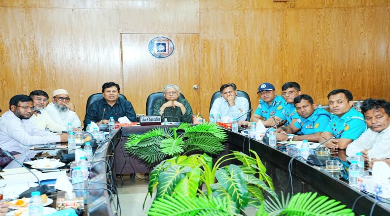 রাকসু নির্বাচন উপলক্ষ্যে রাজশাহী বিশ্ববিদ্যালয়ে মতবিনিময় সভায় পুলিশ কমিশনার