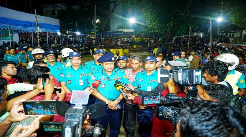 শান্তিপূর্ণ পরিবেশে প্রতিমা বিসর্জন চলছে; প্রতিমা বিসর্জনের ঘাট পরিদর্শনে আরএমপি পুলিশ কমিশনার