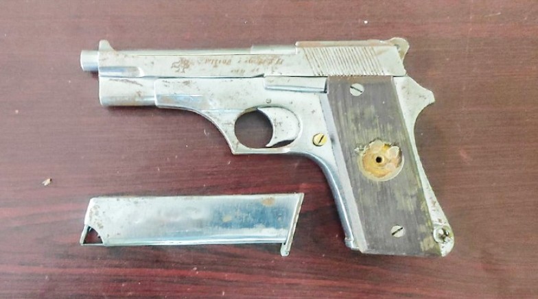 আরএমপি’র বোয়ালিয়া থানা এলাকায় পরিত্যক্ত অবস্থায় একটি ম্যাগাজিনসহ বিদেশি পিস্তল উদ্ধার