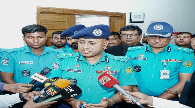 রাজশাহীতে বিচারকের ভাড়া বাসায় ছুরিকাঘাতে ছেলে নিহত, স্ত্রী গুরুতর আহত, ঘাতক আটক