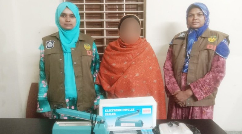 রাজশাহী মহানগরীতে ডিবি পুলিশের অভিযানে হেরোইনসহ নারী গ্রেপ্তার