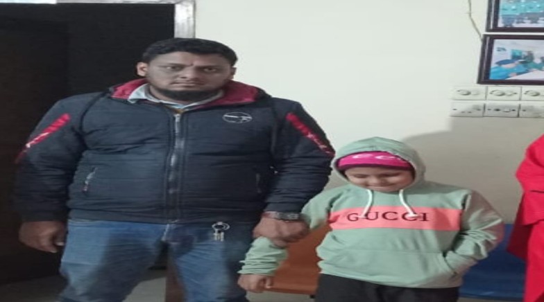 হারিয়ে যাওয়া শিশু সায়নকে পরিবারের কাছে নিরাপদে হস্তান্তর করেছে আরএমপি’র শাহমখদুম থানা পুলিশ