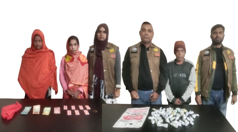 আরএমপি ডিবির পৃথক অভিযানে গাঁজা ও ট্যাপেন্টাডল ট্যাবলেট উদ্ধার; গ্রেপ্তার ৩