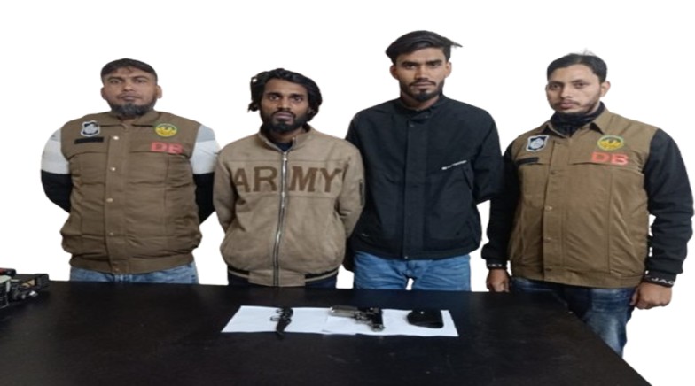 রাজশাহীতে ছিনতাইয়ের প্রস্তুতিকালে মহানগর গোয়েন্দা (ডিবি) পুলিশের জালে আটক দুই যুবক; উদ্ধার বিদেশি পিস্তল সদৃশ লাইটার ও চাকু