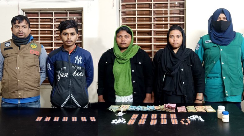 রাজশাহীতে আরএমপির মাদকবিরোধী অভিযানে ২ নারী ও ১ যুবক গ্রেপ্তার; হেরোইন ও ট্যাপেন্টাডল ট্যাবলেট উদ্ধার