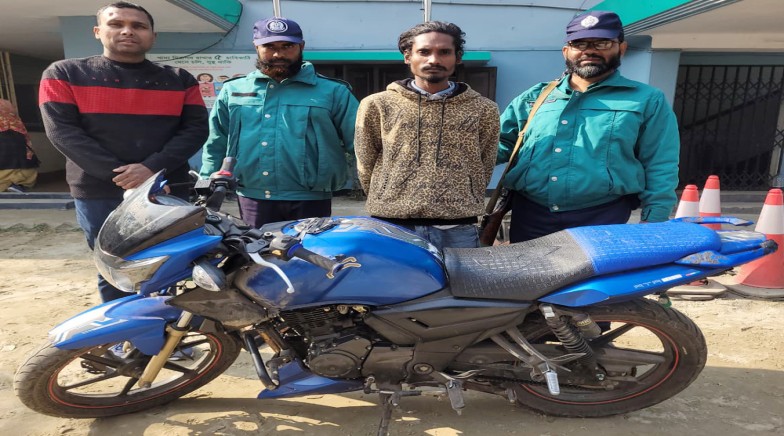 রাজশাহীতে আরএমপির রাজপাড়া থানা পুলিশের অভিযানে চোরাই মোটরসাইকেল উদ্ধার; গ্রেপ্তার ১