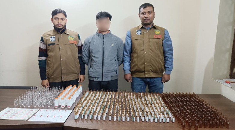 আরএমপির ডিবি পুলিশ কর্তৃক ভেজাল ওষুধ প্রস্তুতকারক গ্রেপ্তার: ভেজাল ওষুধ জব্দ