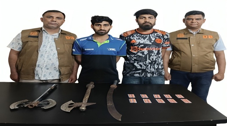রাজশাহীতে ছিনতাইকারী চক্রের ২ সদস্য গ্রেপ্তার; অস্ত্র, মাদক ও মোটরসাইকেল উদ্ধার