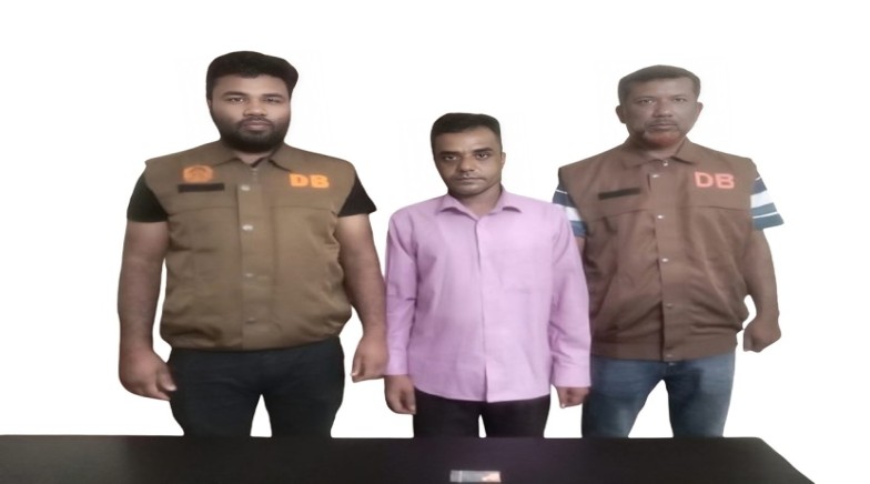 রাজশাহী মহানগরীতে গোয়েন্দা শাখা (ডিবি) ও র‌্যাবের যৌথ অভিযানে ১ জন মাদক ব্যবসায়ী গ্রেপ্তার; ইয়াবা ট্যাবলেট উদ্ধার