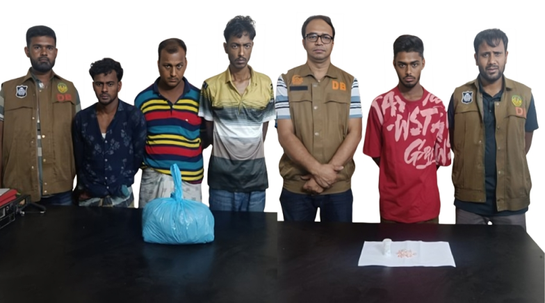 রাজশাহীতে আরএমপি’র মাদকবিরোধী অভিযানে ৪ মাদক ব্যবসায়ী গ্রেপ্তার; গাঁজা ও ইয়াবা ট্যাবলেট উদ্ধার