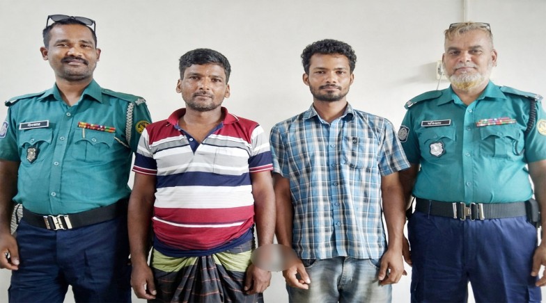 রাজশাহী মহানগরীতে আরএমপির কর্ণহার থানা পুলিশের মাদকবিরোধী অভিযানে ২ মাদক কারবারি গ্রেপ্তার; গাঁজা উদ্ধার