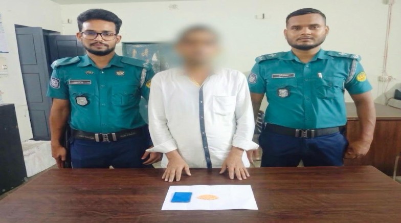 রাজশাহী মহানগরীতে আরএমপি’র মাদকবিরোধী অভিযানে ১ মাদক ব্যবসায়ী গ্রেপ্তার; ইয়াবা ট্যাবলেট উদ্ধার ও নগদ অর্থ জব্দ