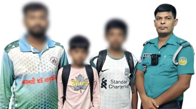 রাজশাহী মহানগরীতে কাশিয়াডাঙ্গা থানা পুলিশের চেকপোস্টে দুই কিশোর উদ্ধার, স্বজনের জিম্মায় হস্তান্তর