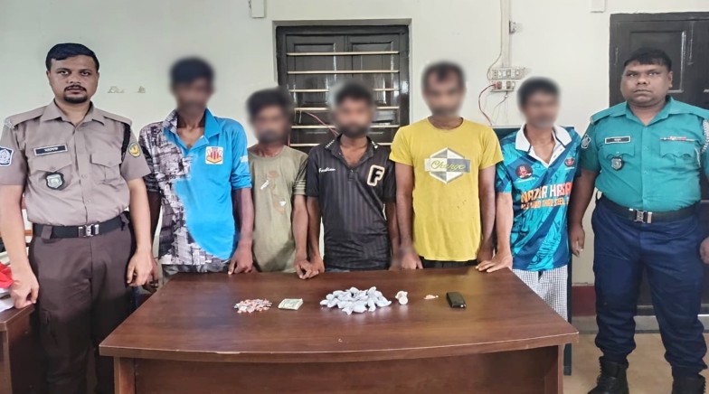 রাজশাহী মহানগরীতে আরএমপি’র বিশেষ মাদকবিরোধী টিম কর্তৃক ৫ মাদক ব্যবসায়ী গ্রেপ্তার; গাঁজা, হেরোইন, ট্যাপেন্টাডল ও ইয়াবা ট্যাবলেট উদ্ধার এবং নগদ অর্থ জব্দ